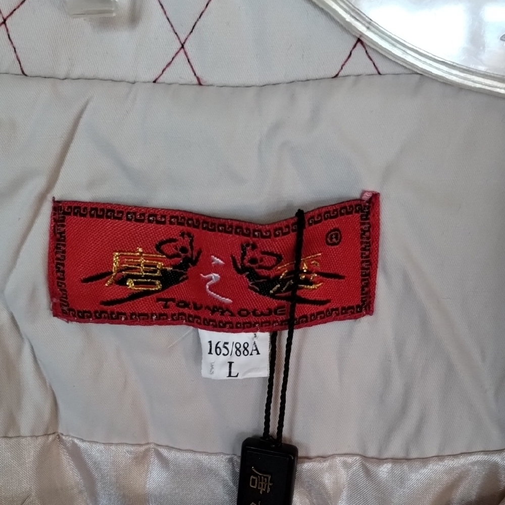 Elegant White Trench Coat with Red Floral Design - Picture 2 of 15